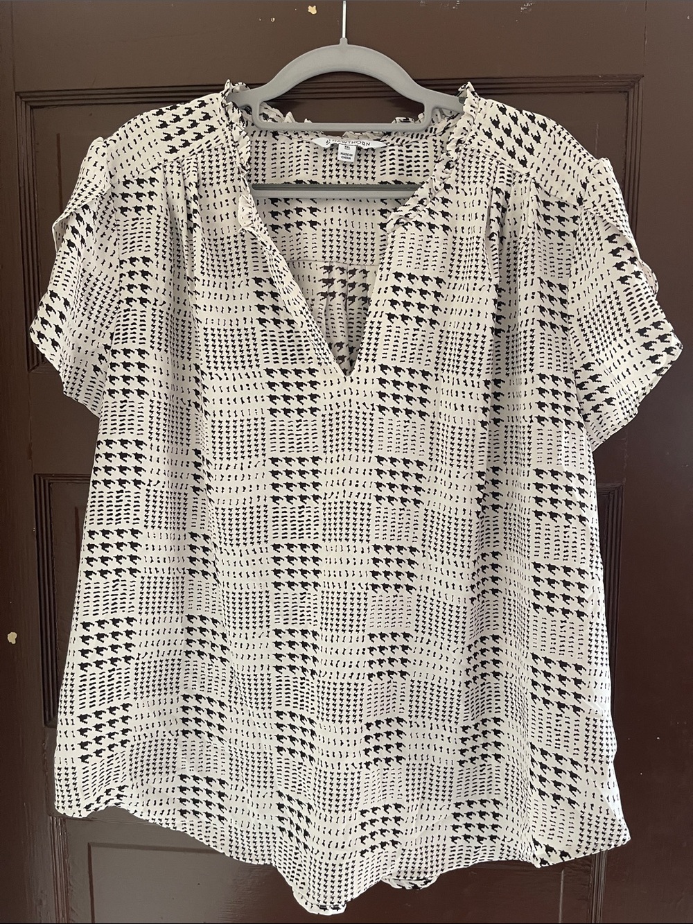 41 Hawthorn Black and Cream Geometric V-Neck Blouse